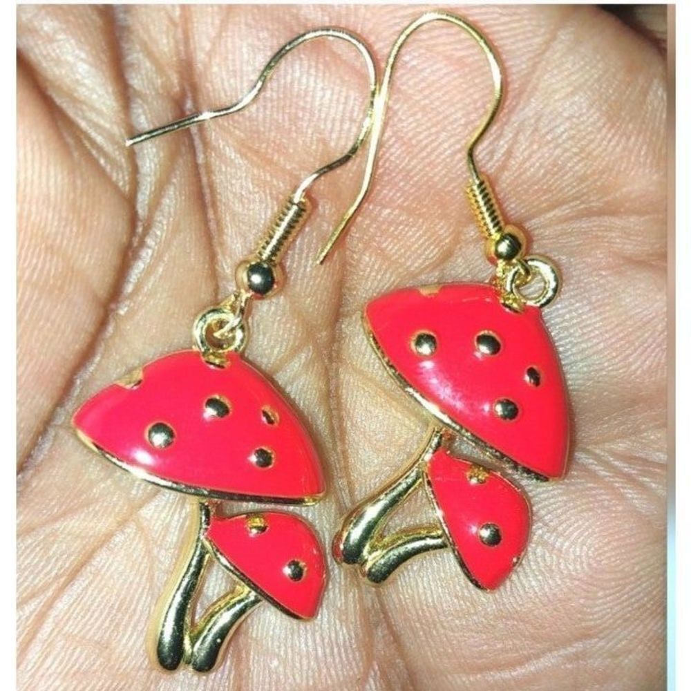 Super cute mushroom dangle earrings